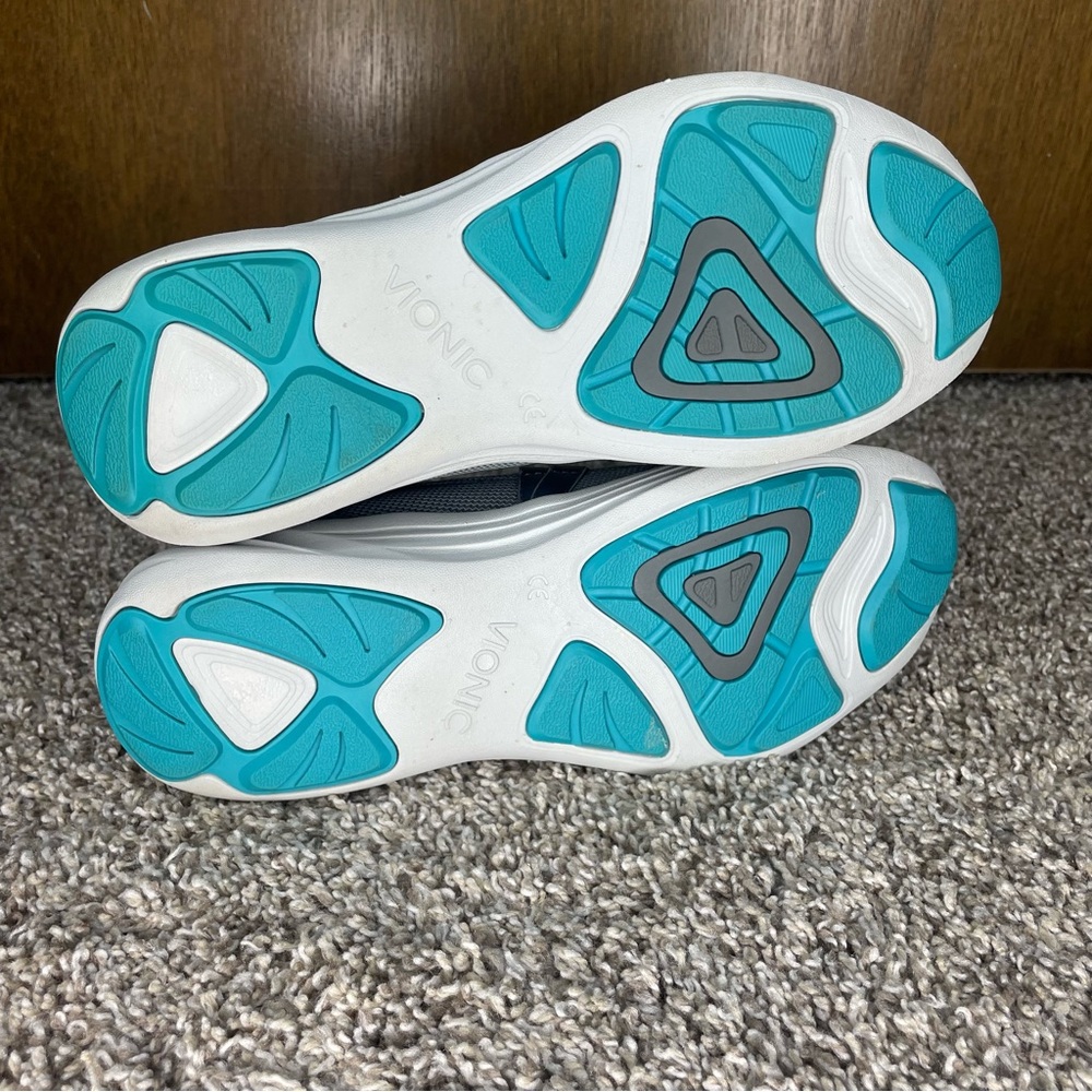 Vionic Agile Opal Gray Slip On Size 7.5 - image 6